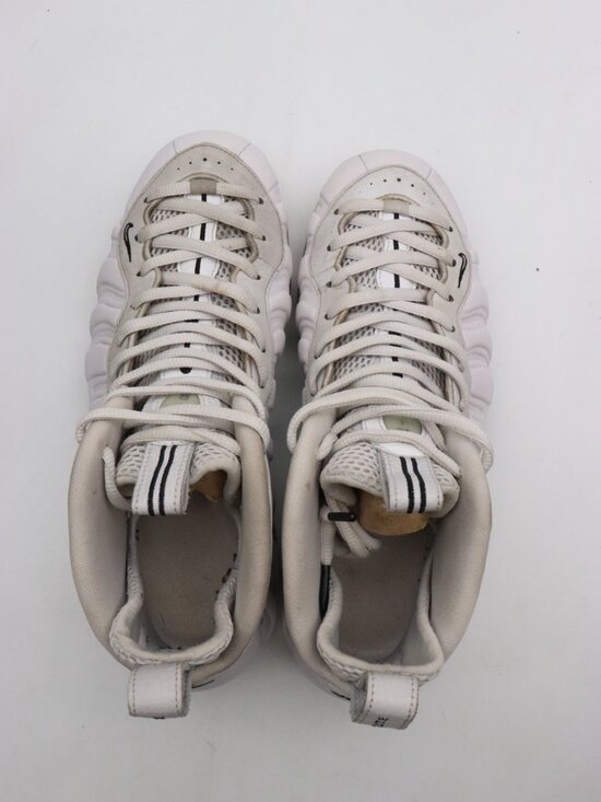 Athletic_Shoes